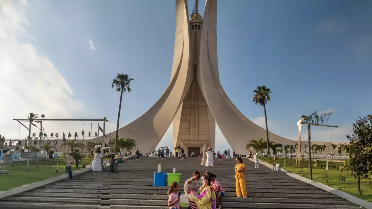 عاجل.. عاجل: الجزائر تصدم العالم وتحتل المركز الخامس عالمياً متفوقة على عواصم عربية عملاقة… مشاريع بمليارات الدولارات حولتها لـ”دبي المغرب العربي”!