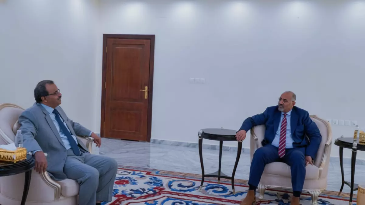 عاجل.. عاجل: الزُبيدي يعلن استراتيجية صادمة لتحرير صنعاء… “لا يمكن كسر الحوثي بظهر مكشوف”!