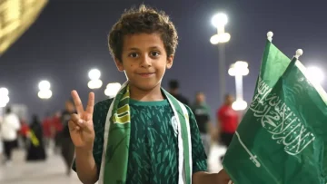 عاجل.. عاجل: الجماهير السعودية تحتشد في قطر لمعركة فلسطين الحاسمة… هل ينجح الأخضر في الصمود؟