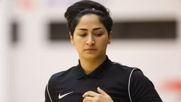 عاجل.. عاجل: العنود الأسمري تحطم التاريخ… أول حكمة سعودية تقود مباراة نارية تشعل الملاعب!