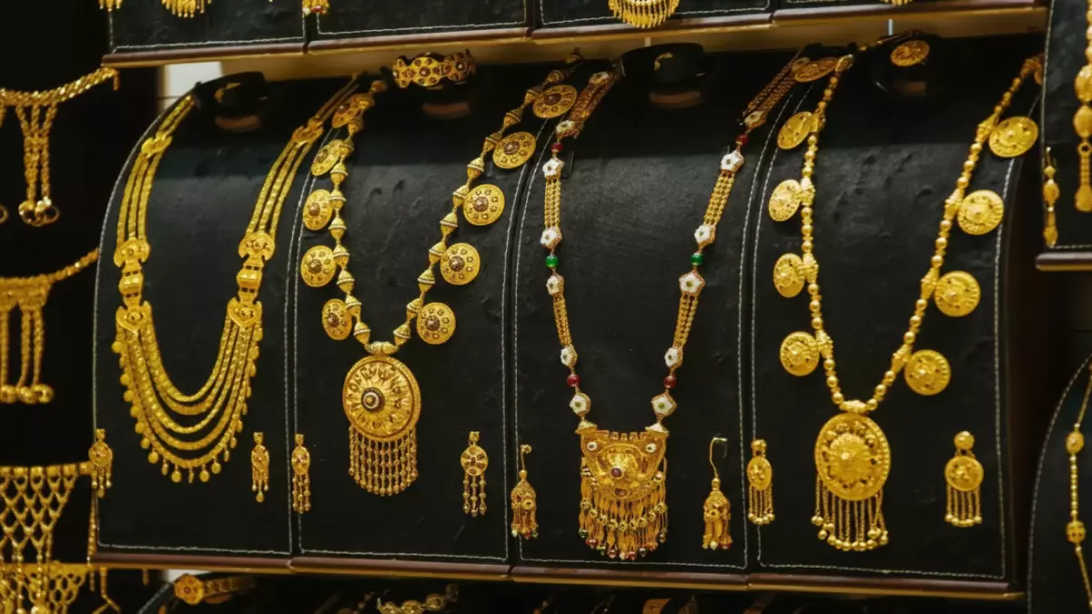 عاجل.. عاجل: انهيار تاريخي لأسعار الذهب في اليمن… الجرام بـ63 ألف في صنعاء و191 ألف في عدن – خبراء يحذرون!