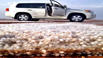 عاجل.. شاهد: حائل تتحول لجنة بيضاء خلال ساعات… البرد الكثيف يخطف أنفاس المتنزهين!