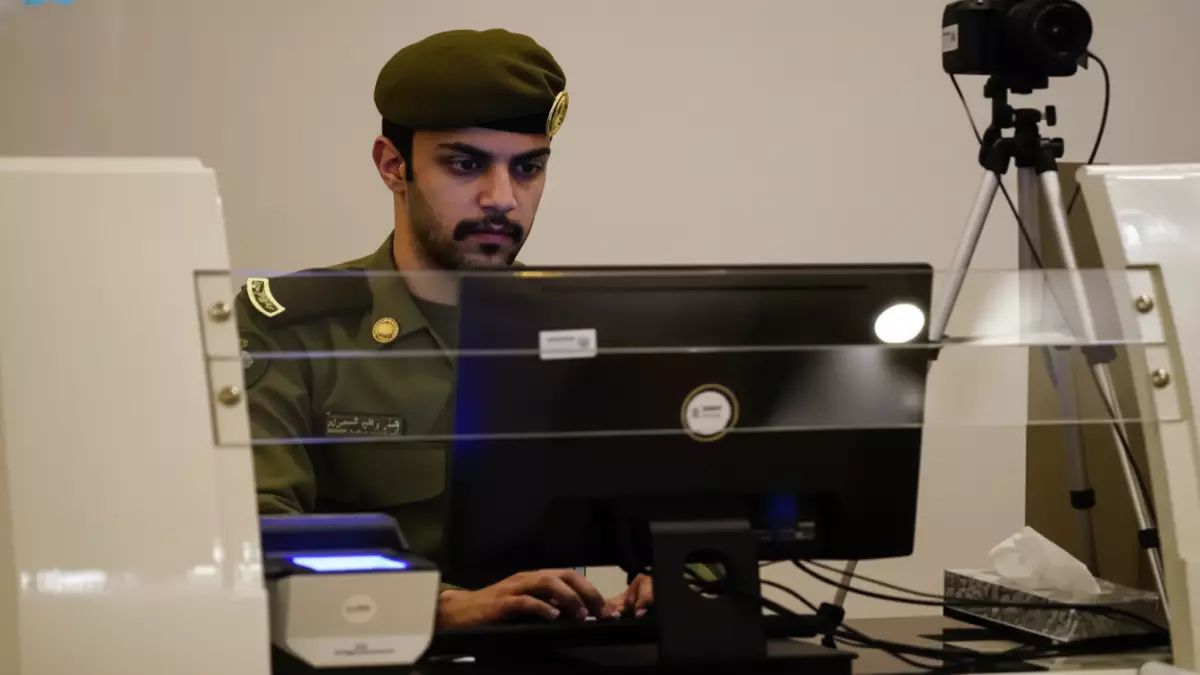 عاجل.. عاجل: السعودية تلغي الإقامات الورقية نهائياً… 13 مليون مقيم يوفرون 200 مليون ساعة سنوياً!