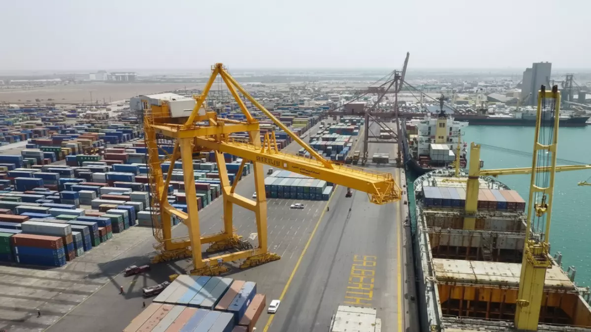 عاجل.. عاجل: اليمن تكسر حصار 14 عاماً… أول سفينة تجارية عملاقة تدخل الميناء وسط احتفالات شعبية!