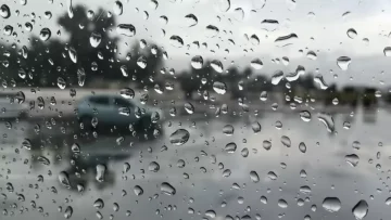 عاجل.. عاجل: هيئة الأرصاد تحذر من شبورة كثيفة وأمطار مفاجئة اليوم… السائقون في خطر حتى 9 صباحاً!