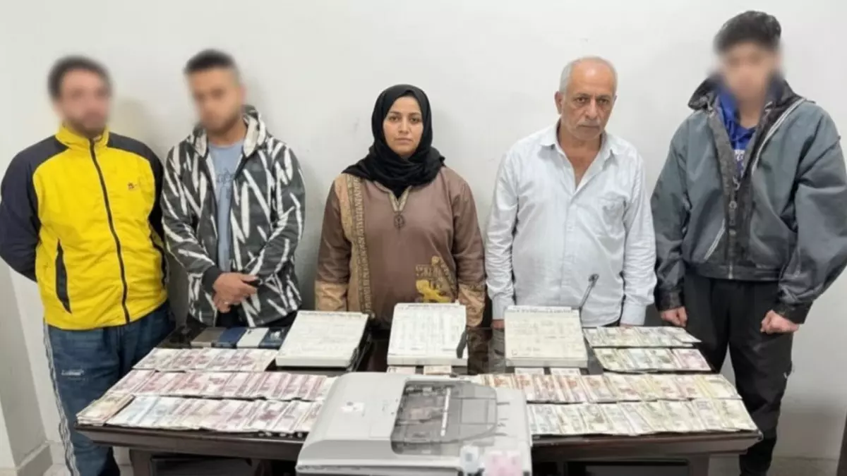 عاجل.. عاجل: ضبط عصابة خطيرة تصنع أموال مزيفة وتبيعها على فيسبوك… 5 أشخاص اعترفوا بالجريمة!