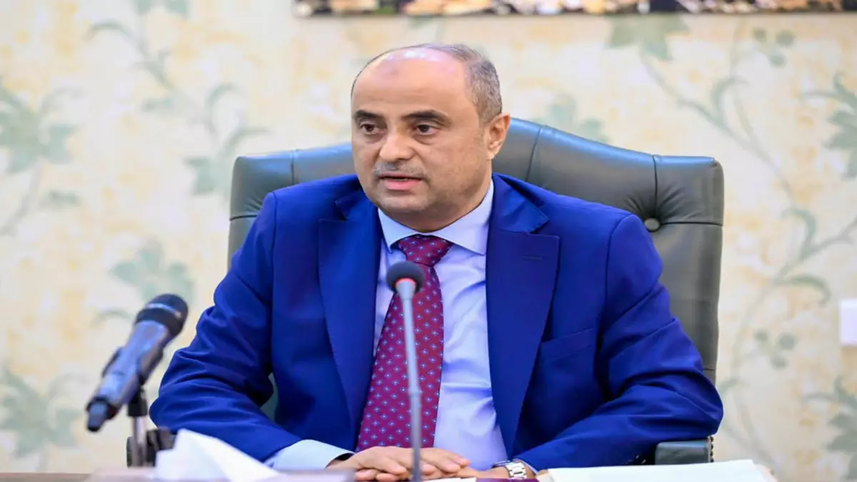 عاجل.. صادم: مسؤول يمني يكشف “المؤامرة الأخطر” – كيف تسرق السعودية والإمارات ثروات اليمن وتبيعها له بالدولار؟!