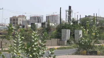 عاجل.. اللحظة التي انتظرها الآلاف.. عودة الكهرباء لهذه المدينة اليمنية بعد 9 سنوات انقطاع !