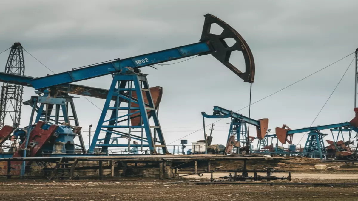 عاجل.. عاجل: انهيار النفط إلى أدنى مستوياته منذ مايو – خبراء يحذرون من فائض خطير قد يدمر الاقتصادات!