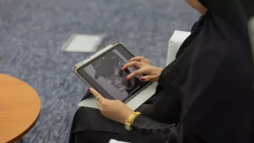 عاجل.. من قلب المملكة إلى العالم كله.. طالبة سعودي تخترع جهاز ذكي يصفه العلماء بالمعجزة !