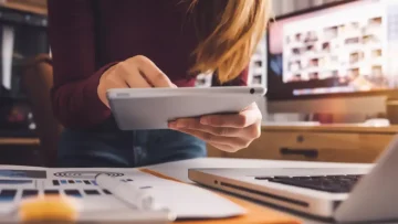 عاجل.. عاجل: السعودية تدمر البيروقراطية نهائياً… استقدام أقاربك في 3 أيام من المطبخ بدلاً من 3 أسابيع معاناة!