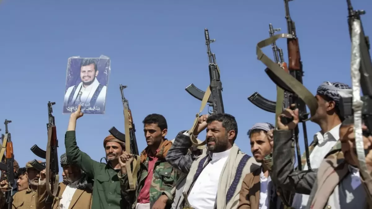 عاجل.. عاجل: الحوثيون يفرضون ضريبة 100% تخنق الاقتصاد… تقرير دولي يكشف كارثة الجوع القادمة!