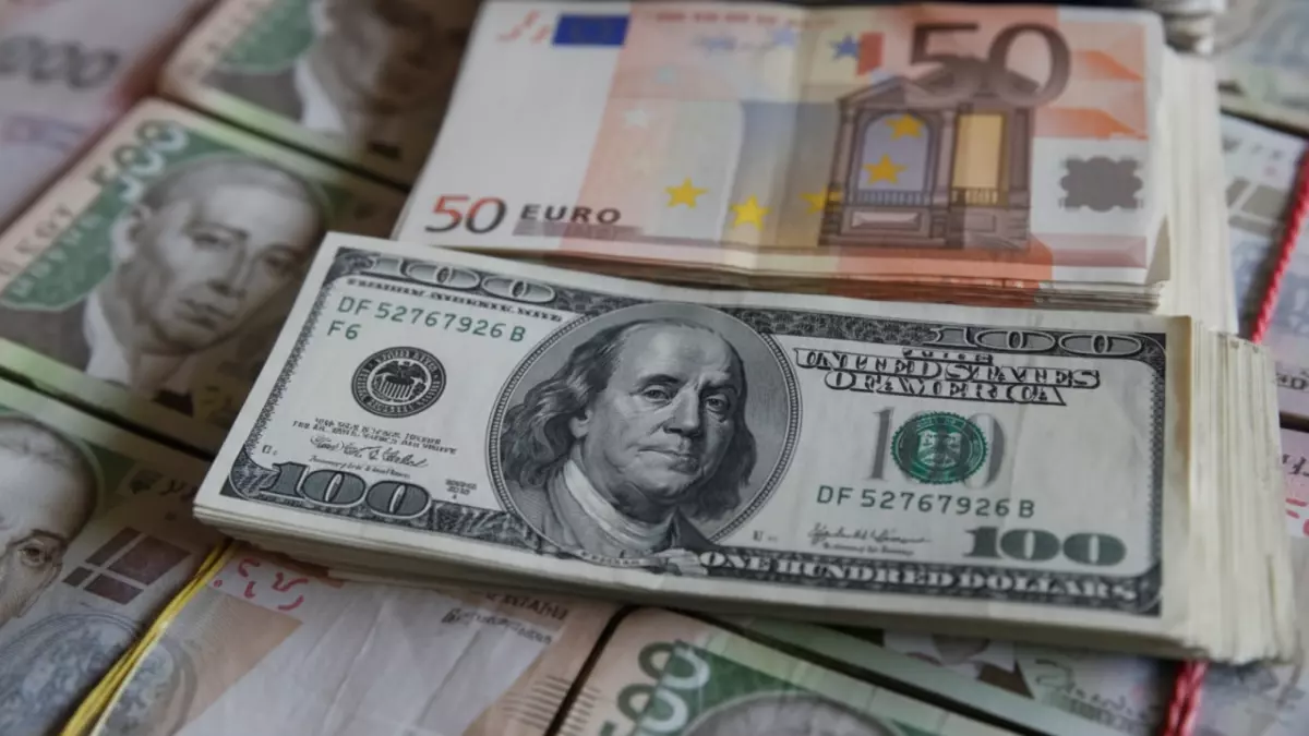 عاجل.. عاجل: الريال اليمني ينهار تماماً – الفجوة الصادمة بين صنعاء وعدن تتجاوز 1000 ريال!