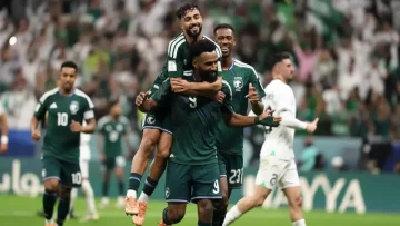 عاجل.. عاجل: الأخضر يصنع المعجزة ويتأهل لنصف النهائي… الجماهير السعودية تنفجر فرحاً والحلم العربي يقترب!