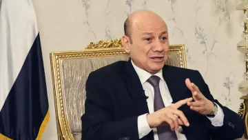 عاجل.. عاجل: العليمي يوجه إنذار صادم… قرار دولي خطير يهدد بانهيار الاقتصاد اليمني خلال أيام!