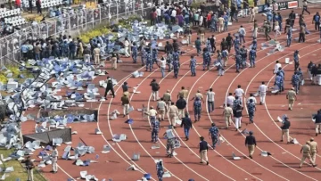 عاجل.. عاجل: جماهير ميسي تدمر ملعب الهند بعد صدمة الـ 10 دقائق… فوضى تاريخية ومطاردة للنجم!