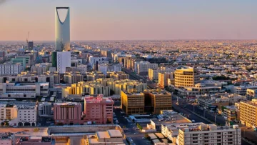 عاجل.. عاجل: السعودية تصدر قراراً يفجر سوق العمل… نقل الكفالة بدون موافقة الكفيل في 5 حالات صادمة!