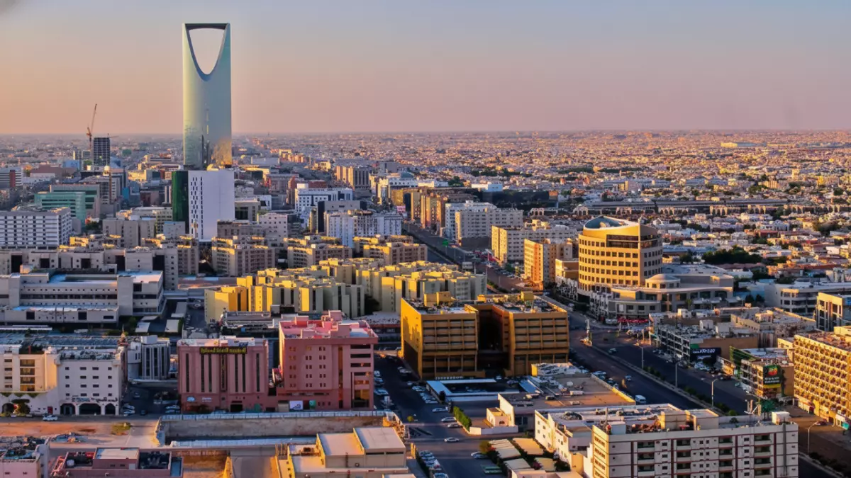 عاجل.. عاجل: السعودية تصدر قراراً يفجر سوق العمل… نقل الكفالة بدون موافقة الكفيل في 5 حالات صادمة!