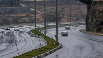 عاجل.. عاجل: عاصفة مدمرة تضرب الباحة خلال ساعات… صواعق وبرد وسيول تهدد 10 مدن!