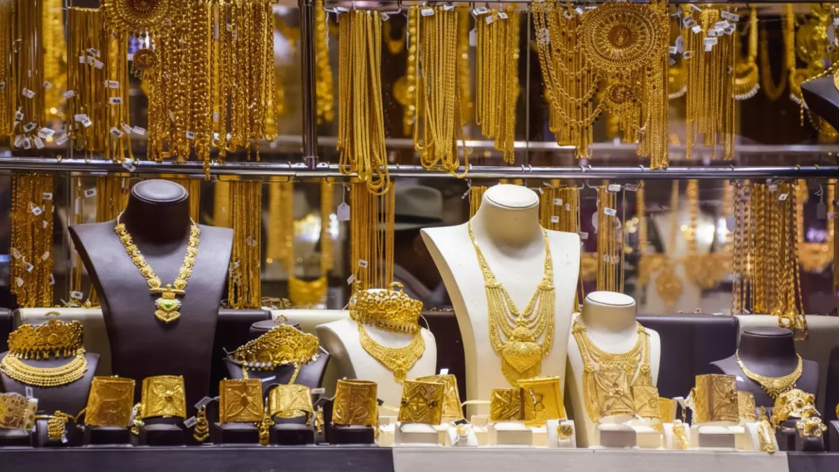عاجل.. صادم: أسعار الذهب في عدن تفوق صنعاء بـ 300%… كيف يباع نفس الجرام بثلاثة أضعاف؟!