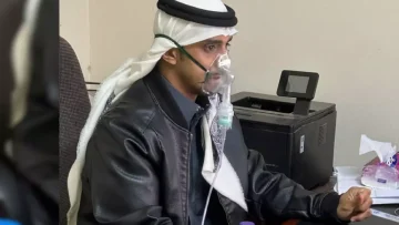 عاجل.. صادم: موظف سعودي يعمل بـ’أنبوب أكسجين’ منذ 37 عاماً… والسبب سيدمعك!