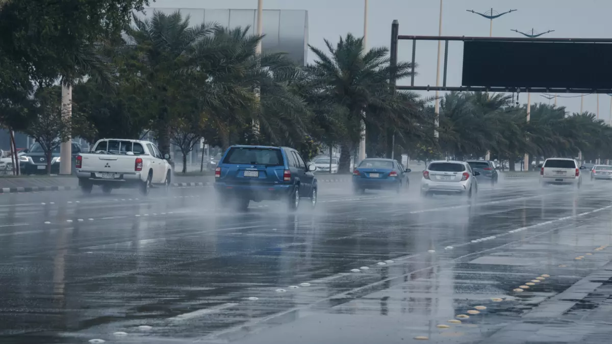 عاجل.. عاجل: موجة برد قارسة تضرب السعودية… تبوك تسجل 6 درجات والسيول تهدد 8 مدن!