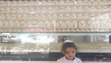 عاجل.. صادم: أسعار الذهب تنفجر في عدن… الفارق مع صنعاء يصل لـ 300%! هل تستثمر أم تهرب؟