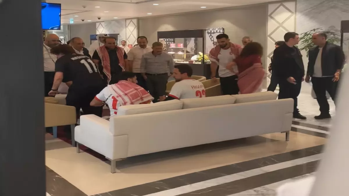 عاجل.. عاجل: الأمير الحسين يودّع يزن النعيمات قبل الجراحة… لقطات مؤثرة قبل نصف نهائي كأس العرب!