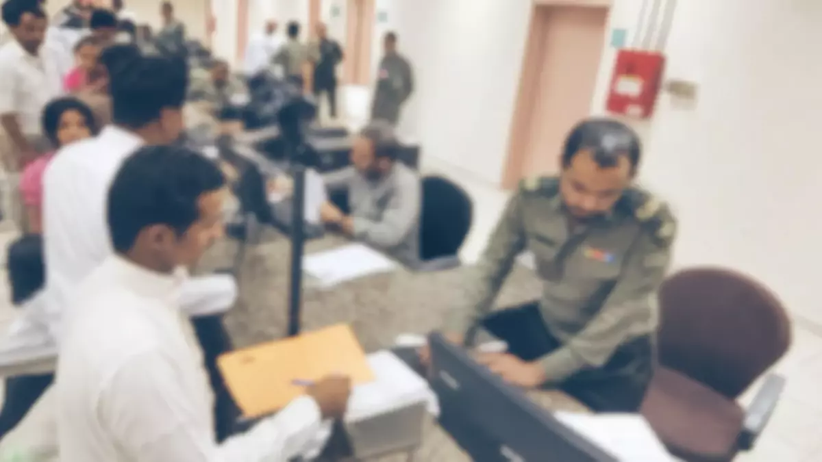 عاجل.. عاجل: الجوازات السعودية تضبط 111 ألف مخالف في 6 أشهر… عقوبات صادمة تشمل السجن والترحيل الفوري!