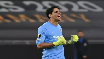 عاجل.. عاجل: ياسين بونو ينهار بالدموع بعد رحيل جيسوس… والهلال يستهدف تشافي لإنقاذ الموسم!