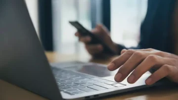 عاجل.. حصري: الطريقة السرية لتمديد تأشيرة عمالتك خلال دقائق من المنزل – أصحاب المنشآت يوفرون آلاف الريالات!