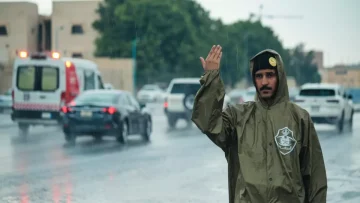 عاجل.. عاجل: المرور السعودي يحذر من “الخطر القاتل”… 5 خطوات تنقذ حياتك قبل القيادة تحت المطر!