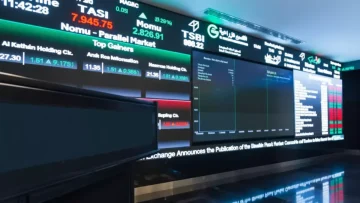 عاجل.. صدمة في السوق السعودي: المؤشر ينهار بـ137 نقطة والخسائر تبتلع 3.6 مليار ريال!