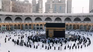 عاجل.. عاجل: السعودية تقلص تأشيرة العمرة لـ30 يوماً فقط… ملايين المعتمرين في صدمة!