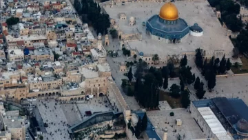 عاجل.. عاجل: «حراس الأقصى» يُبعدون 100 متر عن المستوطنين… هل تسلّمت إسرائيل السيطرة الكاملة؟