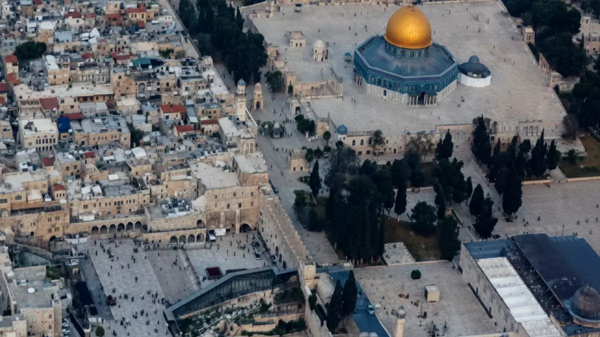 عاجل.. عاجل: «حراس الأقصى» يُبعدون 100 متر عن المستوطنين… هل تسلّمت إسرائيل السيطرة الكاملة؟