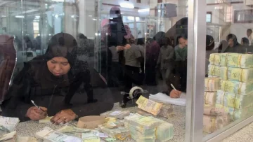 عاجل.. عاجل: صنعاء تفاجئ الآلاف.. صرف مرتبات أكتوبر 2025 يبدأ رسمياً عبر البريد اليمني!