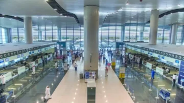 عاجل.. عاجل: فوضى في مطار الملك خالد… إلغاء عشرات الرحلات وآلاف المسافرين عالقون!