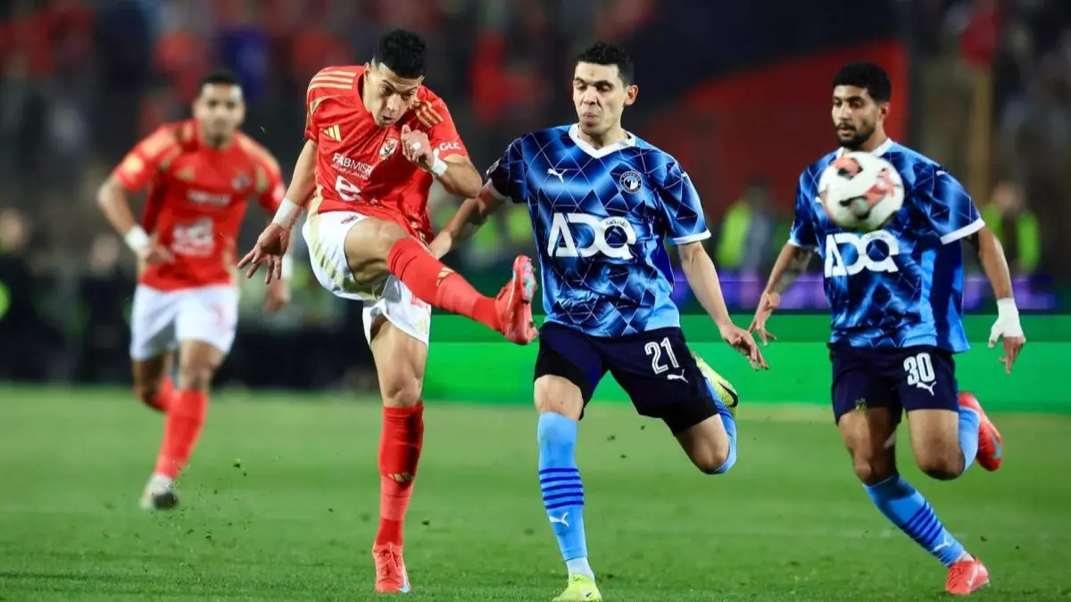 عاجل.. الصراع الذي ينتظره كل عشاق الكرة المصرية.. مفاوضات ساخنة بين الأهلي وبيراميدز تصل لذروتها للفوز بهذا النجم! (صورة)