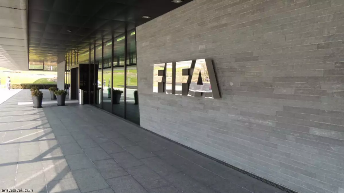 عاجل.. فضيحة: فيفا يطيح بـ15 نادياً سعودياً من دوري روشن… الشباب وضمك في مقدمة المعاقبين!
