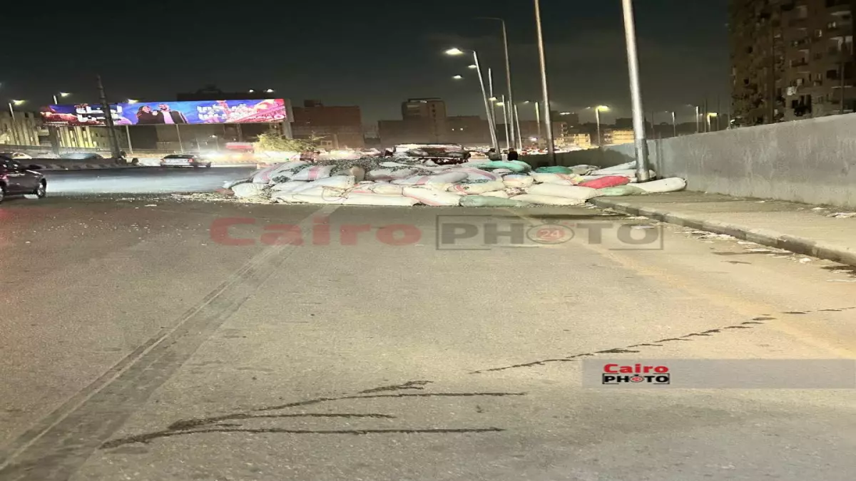 عاجل.. عاجل: سيارة نقل تسقط من كوبري ترسا وتخترق عمارة بالجيزة… وفاة السائق واشتعال النيران!