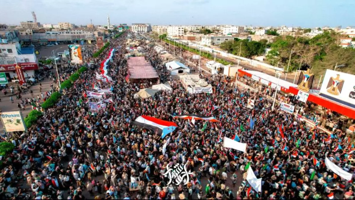 عاجل.. عاجل: رد ناري يفضح مغالطات عبدالرحمن الراشد حول الجنوب – “إرادة شعب لا معادلة جغرافية!”