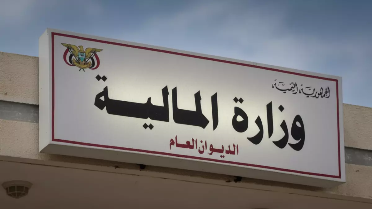 عاجل.. عاجل: عدن تطلق تعزيزات مالية ضخمة لـ3 شهور… هل تحل أزمة المرتبات نهائياً؟