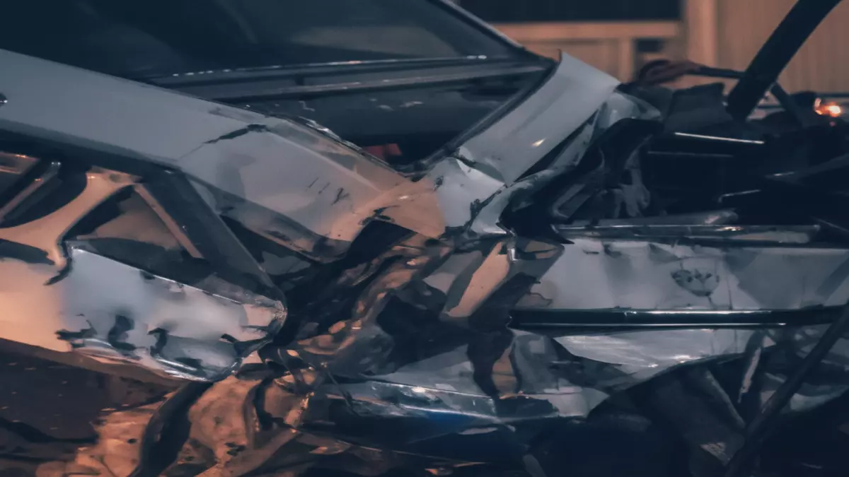 عاجل.. عاجل: مأساة طريق جمصة… طفلة 3 أعوام تودع الحياة و13 مصاباً في حادث مروع!