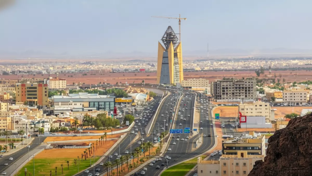 عاجل.. فوضى تعليمية في حائل: مدرسة تُغلق وأخرى تفتح في نفس الحي… والأهالي في حيرة!