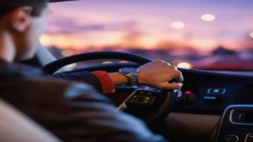 عاجل.. رسمياً: الجوازات تعلن رسوم تجديد إقامة السائق الخاص 650 ريال – تعرف على الشروط الإجبارية!