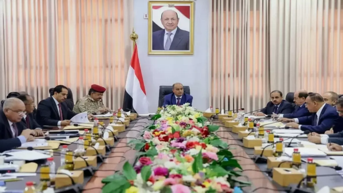 عاجل.. عاجل: انهيار تام للحكومة اليمنية… 3 وزارات ومحافظ ينقلبون على الشرعية ويعلنون الولاء للزبيدي!