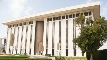 عاجل.. عاجل: البنك المركزي السعودي يهدي المواطنين توفير آلاف الريالات… خفض صادم للرسوم البنكية بـ50%!