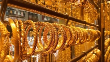 عاجل.. عاجل: أسعار الذهب تصدم اليمنيين اليوم… جرام الـ21 يتجاوز 200 ألف ريال!