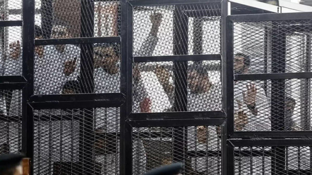 عاجل.. عاجل: محاكمة خلية العملة الإرهابية اليوم – 39 متهماً بتدمير الاقتصاد المصري سراً!